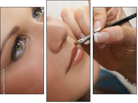 Atelier maquillage - portrait d'une ado se faisant maquiller - Three-piece canvas print, Triptych