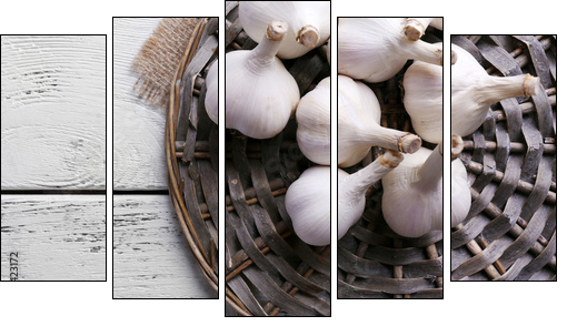 Fresh garlic on wicker mat, on wooden background - Five-piece canvas print, Pentaptych
